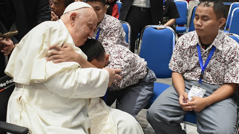 Il Papa dal viaggio in Papua Nuova Guinea, basta violenza, sfruttamento e droghe