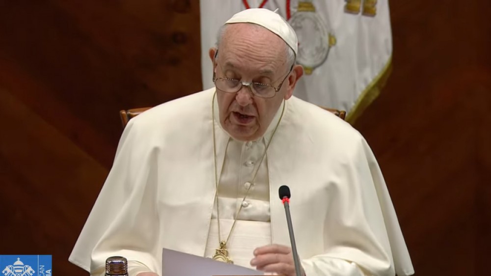 Il Papa sferza sull'ambiente: "La Terra è a rischio, serve responsabilità, anche dalla politica"