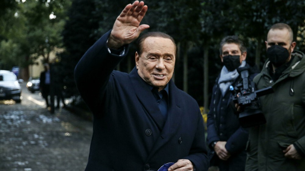 Il passo indietro di Berlusconi, il no al trasferimento di Draghi al Colle