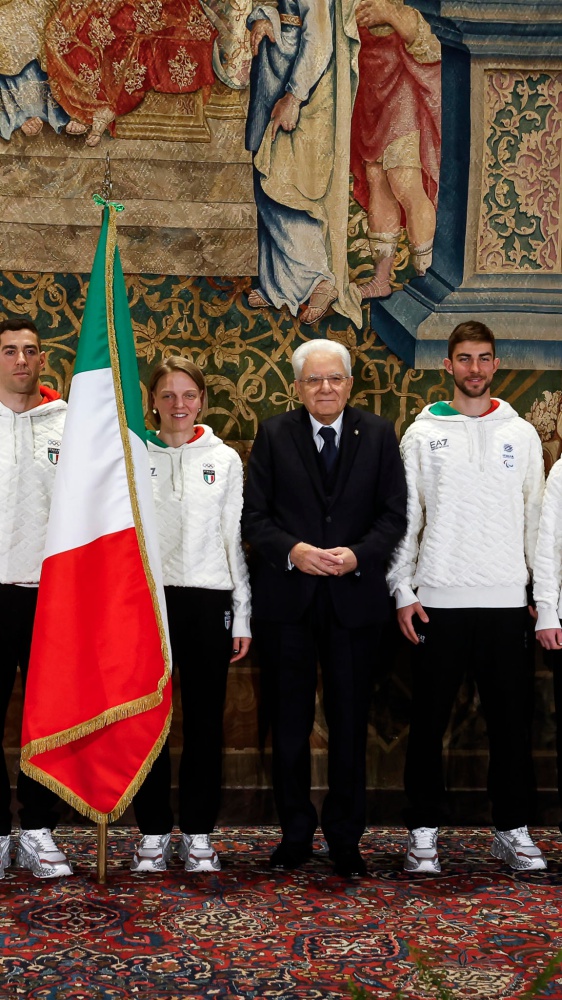 Il Presidente della Repubblica Sergio Mattarella ha consegnato il Tricolore agli azzurri per le Olimpiadi di Milano-Cortina 2026