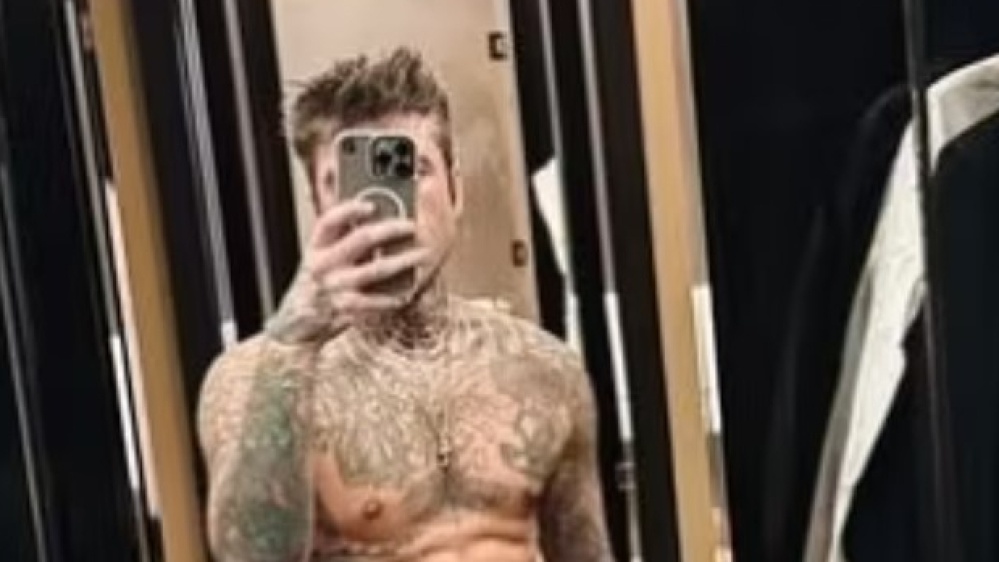 Il ritorno di Fedez sui social: spunta un misterioso viaggio in America con le frasi di una canzone