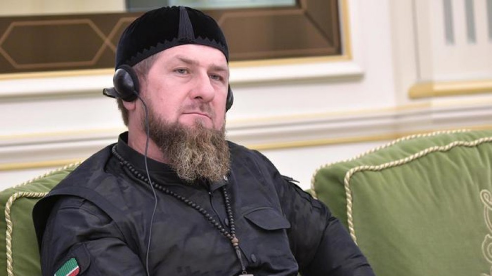 Il ritratto di Ramzan Kadyrov, il sanguinario leader ceceno inviato da Mosca in Ucraina