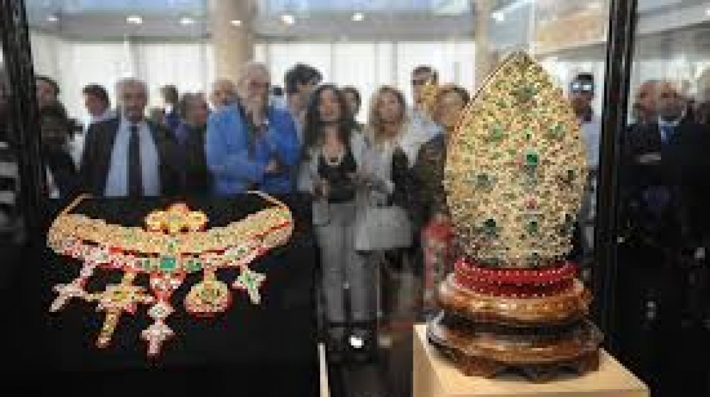 Il tesoro di San Gennaro è il più ricco al mondo, in 700 anni raccolti gioielli e preziosi di valore inestimabile