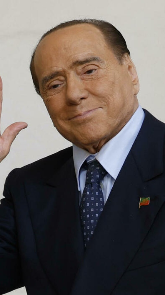 Il testamento di Berlusconi: 100 milioni a Paolo e Fascina, 30 a Dell'Utri, la lettera scritta a mano