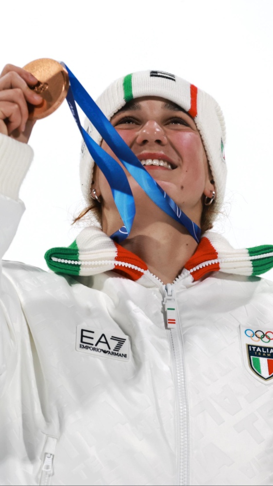 Impresa di Flora Tabanelli, è bronzo nel Big Air con un ginocchio lesionato