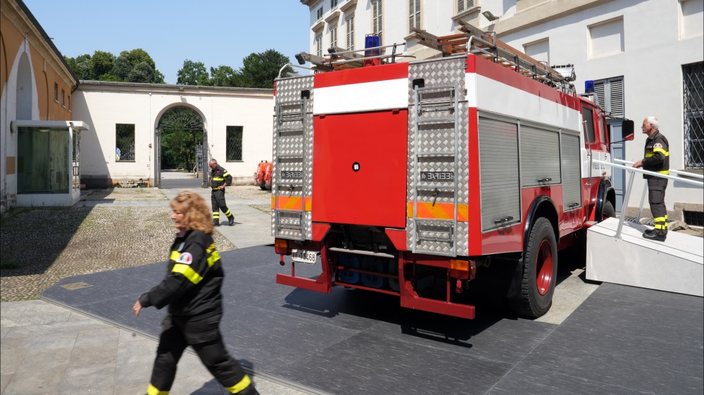 In Alto Adige un uomo uccide l'anziano padre e una vicina di casa, poi si spara alla gola: è in fin di vita