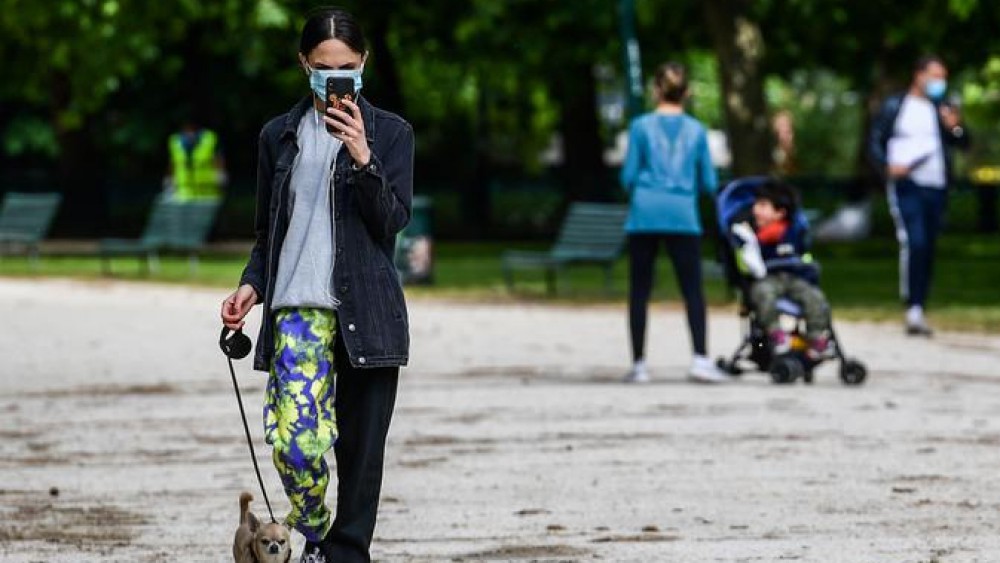 In arrivo l'App alert, un'applicazione dedicata a chi usa il cellulare mentre cammina