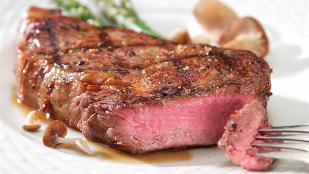 In arrivo la bistecca umana? In Europa è aperto il dibattito sulle cosiddette fake meat
