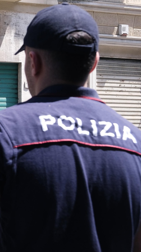 In fin di vita un 55enne accoltellato in strada a Milano da un giovane di origini gambiane