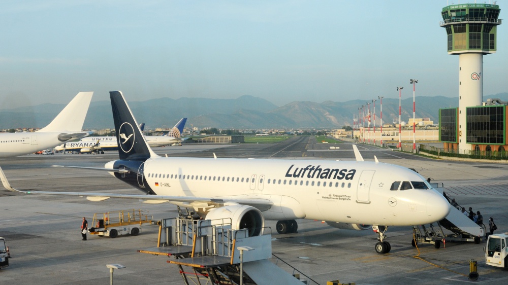 In tilt il sistema informatico di Lufthansa, paralizzato l'aeroporto di Francoforte caos nei voli in Europa