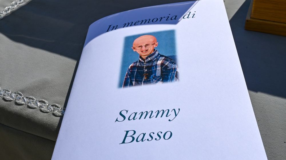 In Veneto i funerali di Sammy Basso, il biologo e scrittore è morto sabato sera a causa di un malore improvviso