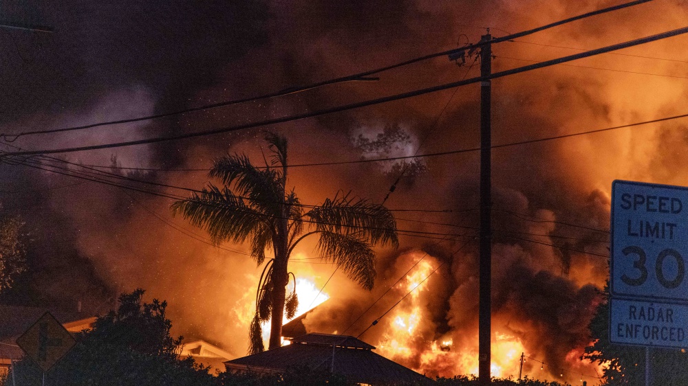 Incendi a Los Angeles: sale 16 il bilancio delle vittime. Domato solo l'11% dei roghi