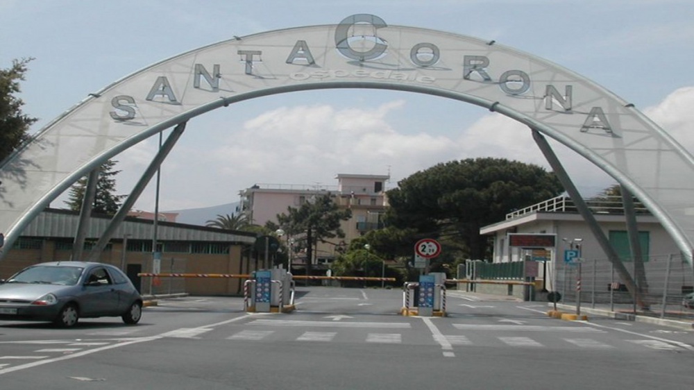 Incendio in ospedale Santa Corona a Pietra Ligure, tre intossicati, 50 sfollati, si ipotizza un'origine dolosa