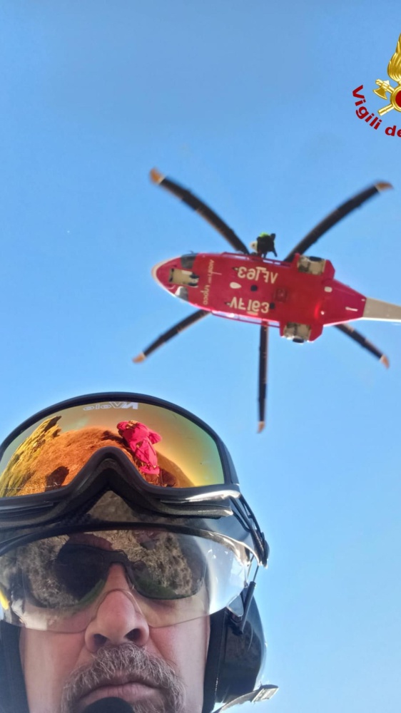 Individuato l'elicottero scomparso dai radar domenica. Un cumulo di rottami sull'Appennino toscano