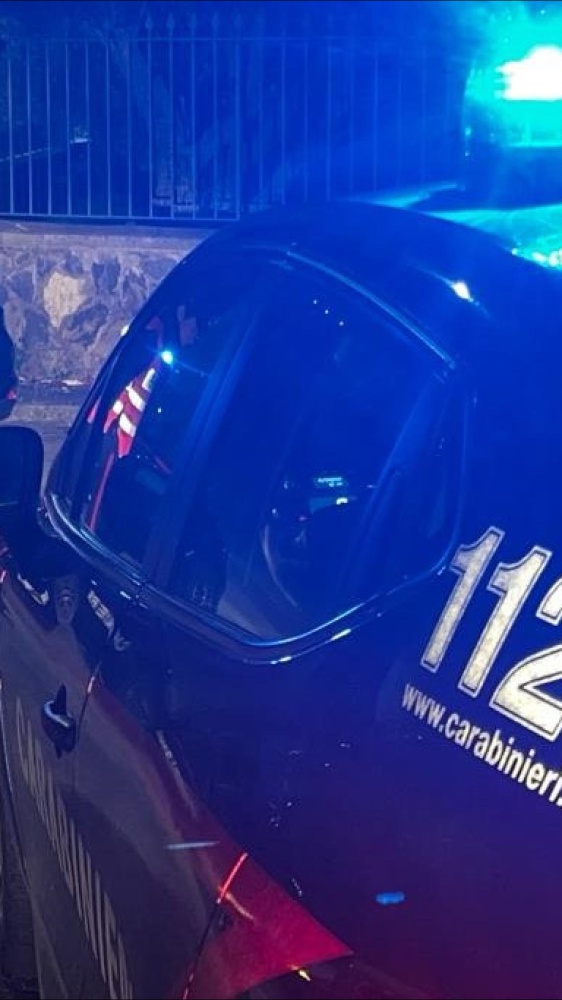 Insegnante accoltellata da uno studente di terza media in provincia di Bergamo, è in gravi condizioni