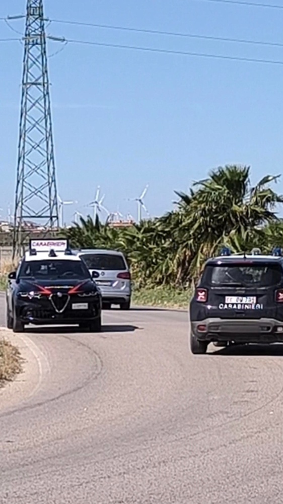 Inseguimento e schianto nella notte nel foggiano: muore 16enne, quattro ragazzi feriti nell’auto