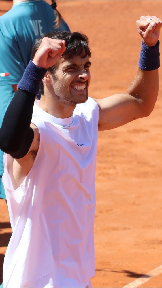 Internazionali BNL d'Italia, Lorenzo Musetti illumina il Pietrangeli e vola agli ottavi di finale, sfortunato Passaro fuori al terzo turno