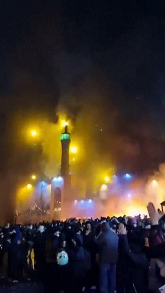 Iran, repressione senza freni: testimonianze choc da Teheran tra morti, arresti e blackout informativo