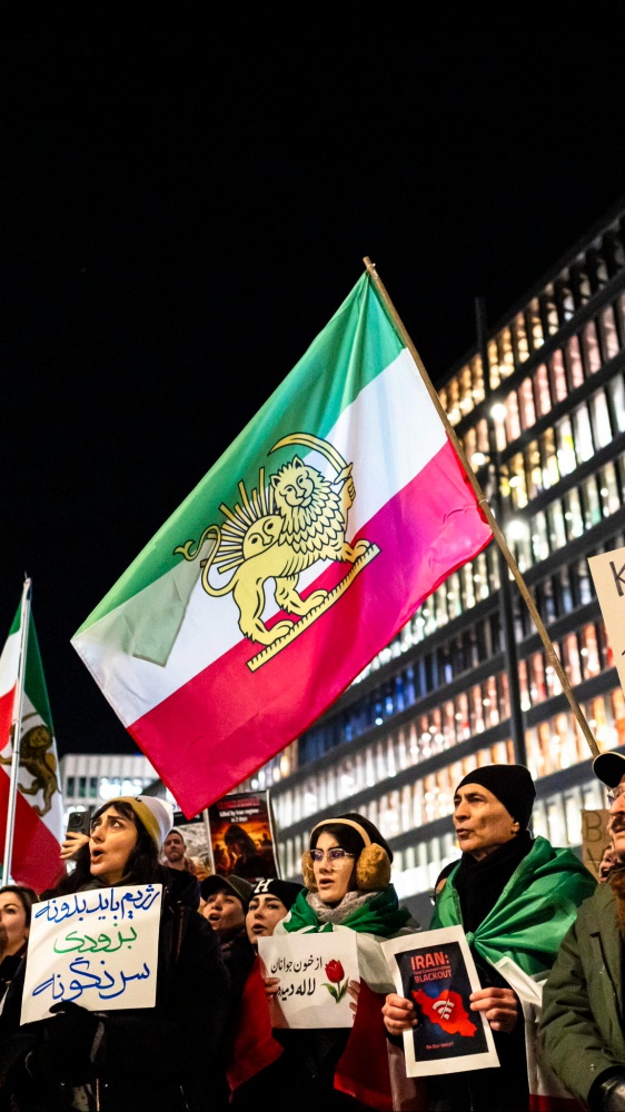 Iran, Trump promette aiuti e minaccia: "se impiccate, interveniamo". Oggi le prime esecuzioni dei manifestanti