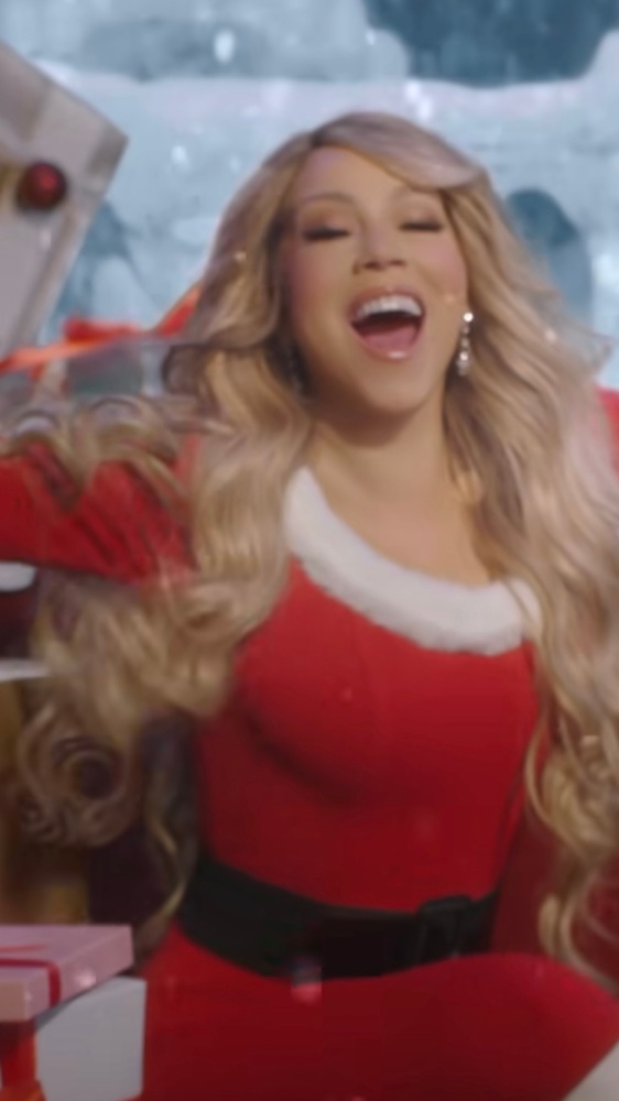 "It's time"! Mariah Carey rilancia sui social l'avvio della stagione natalizia, a 30 anni dalla sua hit