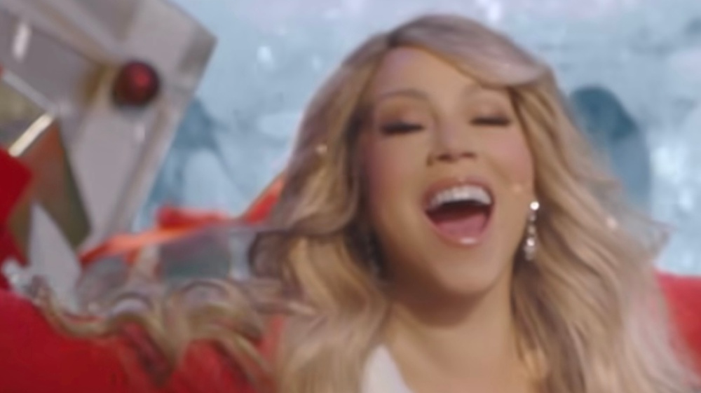 "It's time"! Mariah Carey rilancia sui social l'avvio della stagione natalizia, a 30 anni dalla sua hit