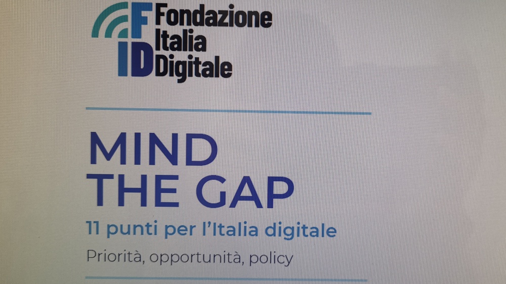 Italia, arriva “Mind the gap”: 11 proposte per governare la crescita digitale. A partire dalla Costituzione