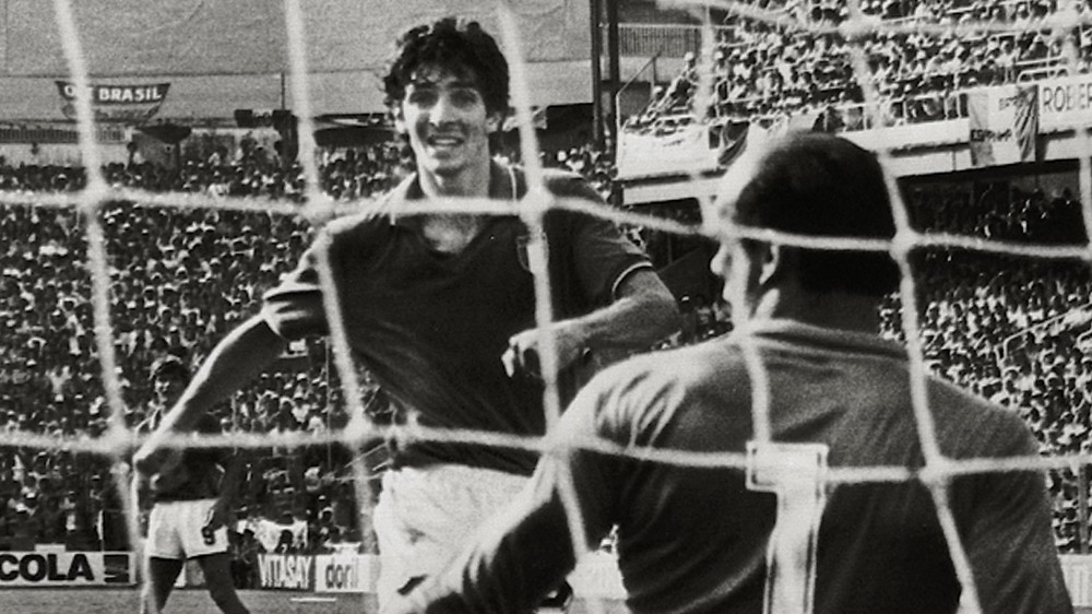 Italia-Brasile, la partita che trasformò Paolo Rossi in un mito senza tempo, l'eroe italiano e l'incubo brasiliano