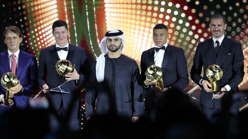 Italia grande protagonista a Dubai, Gli azzurri e il ct Roberto Mancini vincono i Globe Soccer Awards