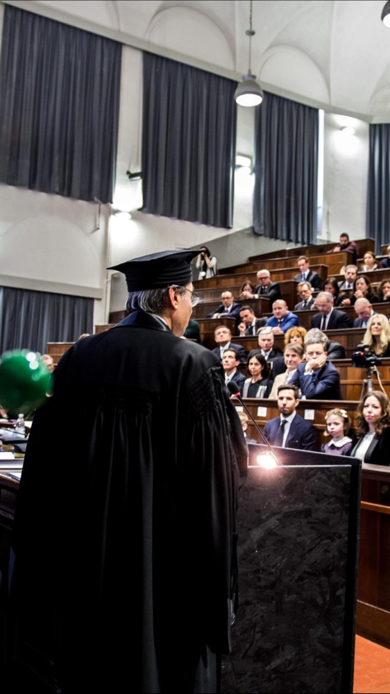 Italia quarta per migliori atenei ma 100 mila studenti se ne vanno all'estero