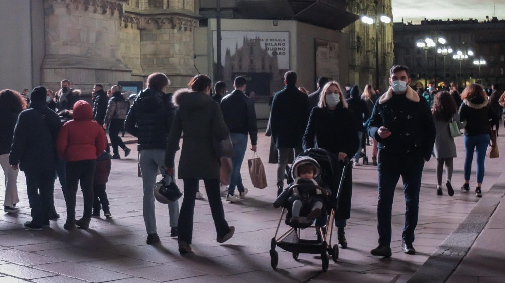 Italia quasi tutta gialla, assembramenti ieri nei centri cittadini, le istituzioni invitano a fare attenzione