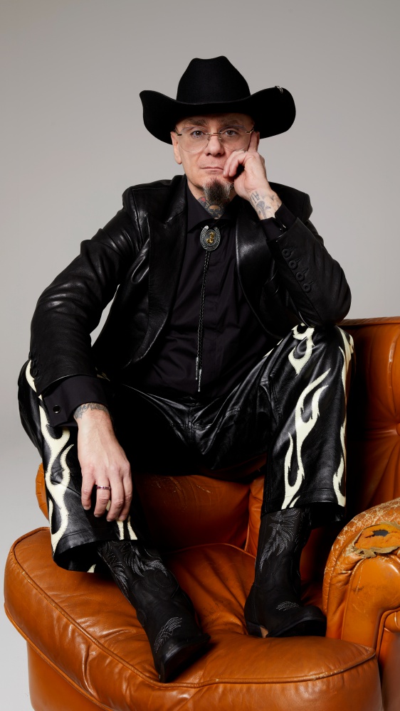 J-Ax a Sanremo con “Italia starter pack”: il testo e il significato del brano in gara al Festival