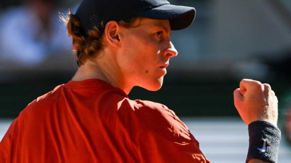 Jannik Sinner campione ad Halle. Il tennista azzurro conquista il quarto titolo stagionale battendo in finale il polacco Hurkacz