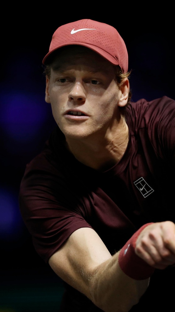 Jannik Sinner in finale al Master 1000 di Parigi, domani affronterà il canadese Auger-Aliassime