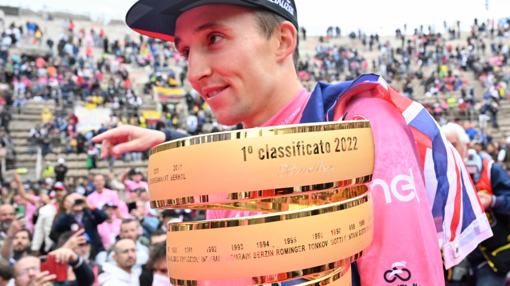 Jay Hindley è il primo australiano a vincere il Giro d’Italia di ciclismo, la gara a tappe si è conclusa oggi a Verona