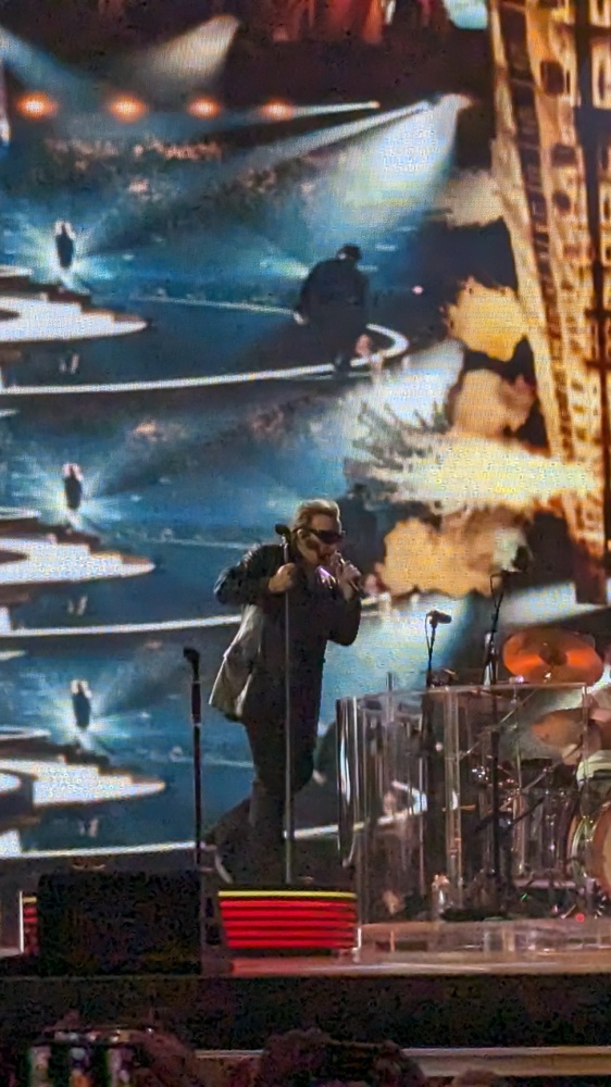 Joni Mitchell e gli U2 si esibiranno ai Grammy Awards. Oltre a loro Olivia Rodrigo, Dua Lipa e Billy Joel
