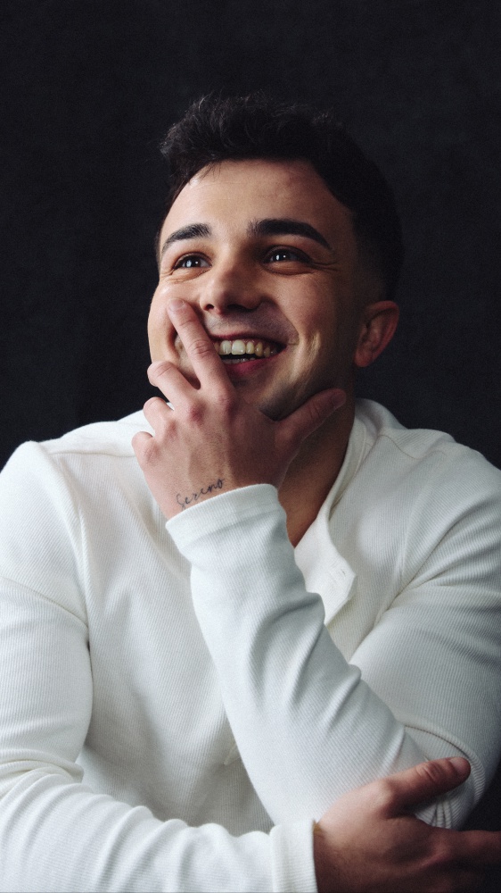 JULI a RTL 102.5: “Dopo due anni di sessione in studio con tutte queste belle persone, mi sono sentito pronto per dare il via al ‘solito cinema’. Questo disco è merito di tutte le persone che ho al mio fianco”