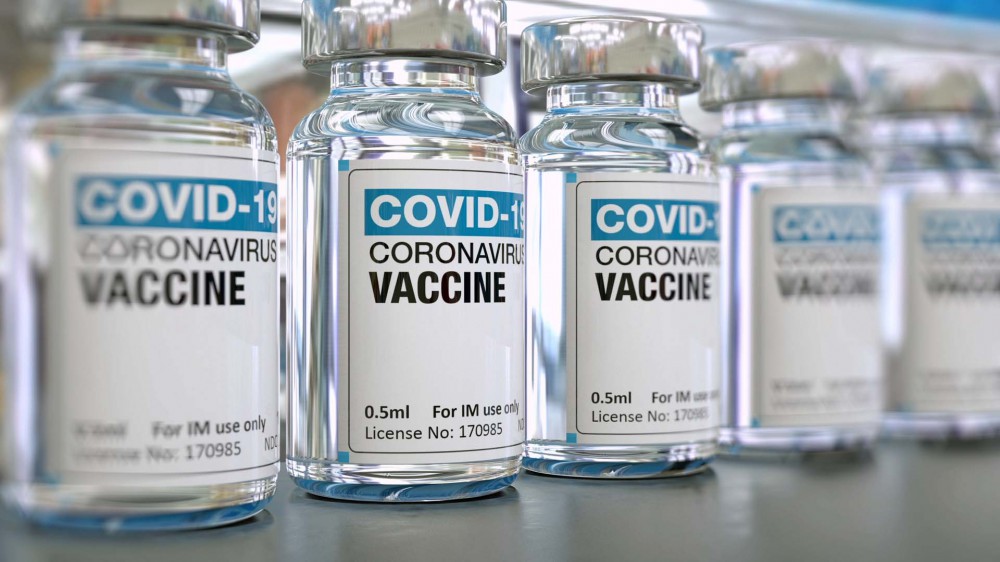L'Agenzia Europea dei Medicinali aggiorna sulla sicurezza dei vaccini per il Covid, nessun rischio legato all'età