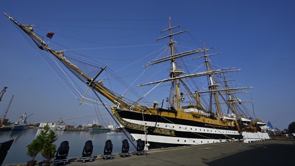 L'Amerigo Vespucci celebra il Natale ad Abu Dhabi: emozioni, tradizioni e affetti in porto