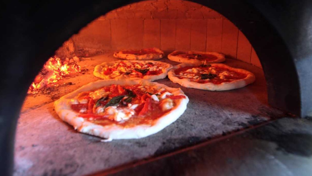 L'Intelligenza artificiale può replicare la pizza napoletana? Ecco cosa dice lo chef Bottura