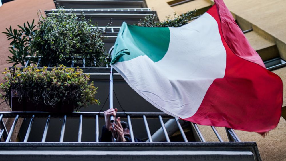 L'Italia al balcone per il coronavirus, così conosciamo i nostri vicini