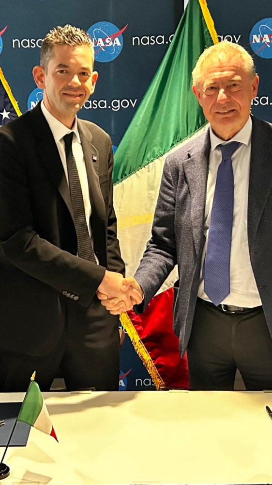 L''Italia sulla luna, con il modulo abitativo e con un astronauta, accordo firmato a Washington 