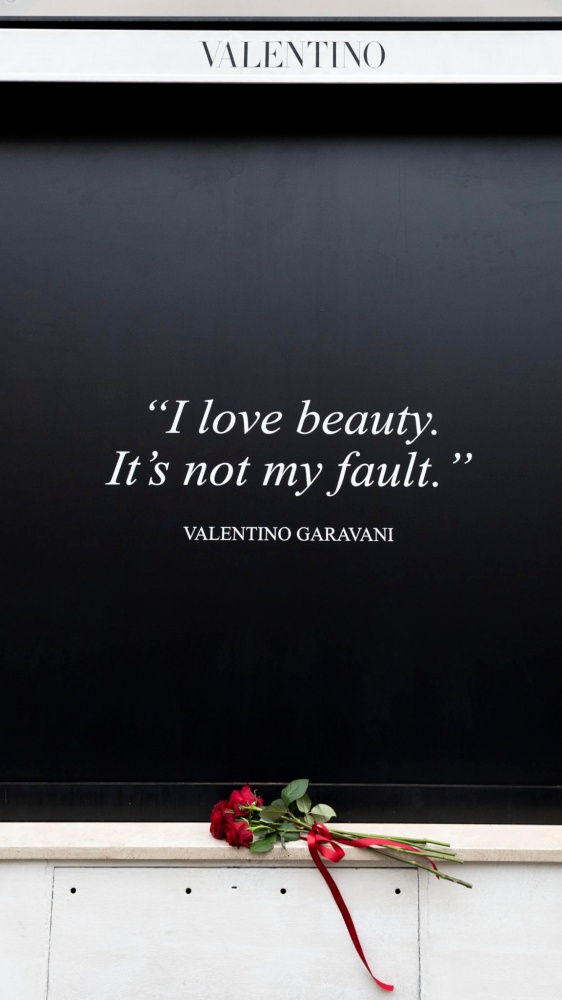 La camera ardente di Valentino. Il saluto di famiglia, amici e collaboratori dell'ultimo imperatore della moda, poi tanta gente comune