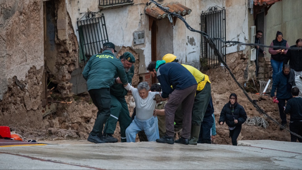 La Dana si abbatte su Valencia: in 8 ore la pioggia di un anno. Almeno 51 morti, 4 sono bambini