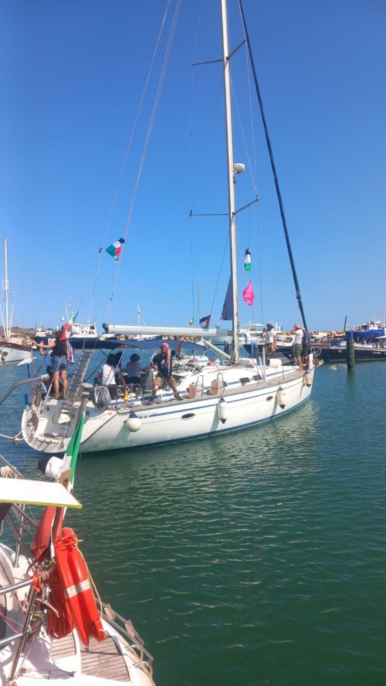 La Flotilla per Gaza salpa da Augusta, 45 barche e 600 persone in missione umanitaria