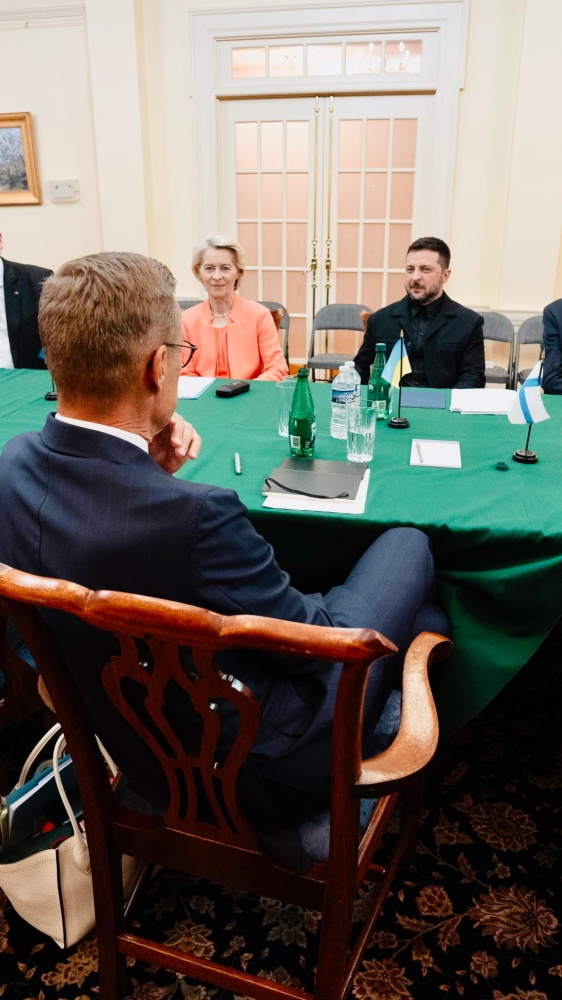 La guerra in Ucraina, lunghi colloqui tra Trump, Zelensky e i leader Ue, si allungano i tempi del trilaterale
