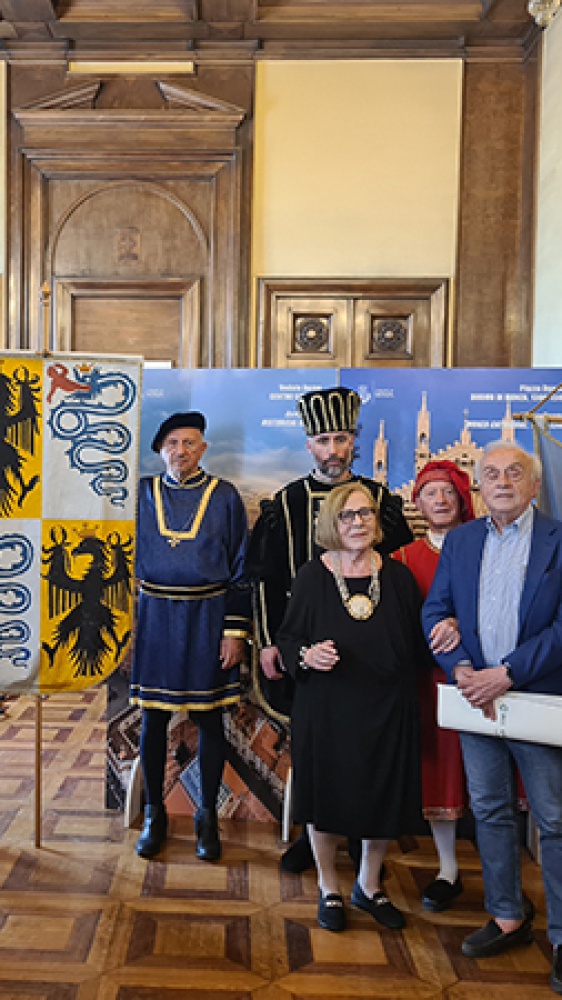 La macchina del tempo riporta Monza indietro nel tempo. Omaggio a Estore Visconti, signore medievale della città e alla sua mummia