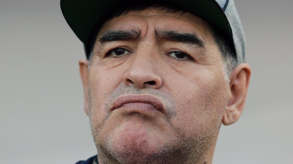 La morte di Maradona, sette accuse per omicidio volontario, tra cui il neurochirurgo che lo aveva operato