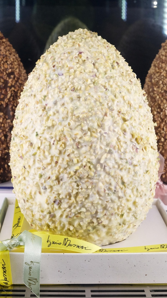 La Pasqua si avvicina, la sorpresa delle uova di cioccolato: più piccole e prezzi maggiori