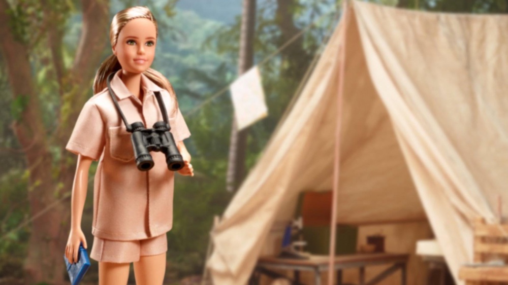 La prima Barbie eco sostenibile si ispira a Jane Goodall. E’ stata realizzata con plastica riciclata
