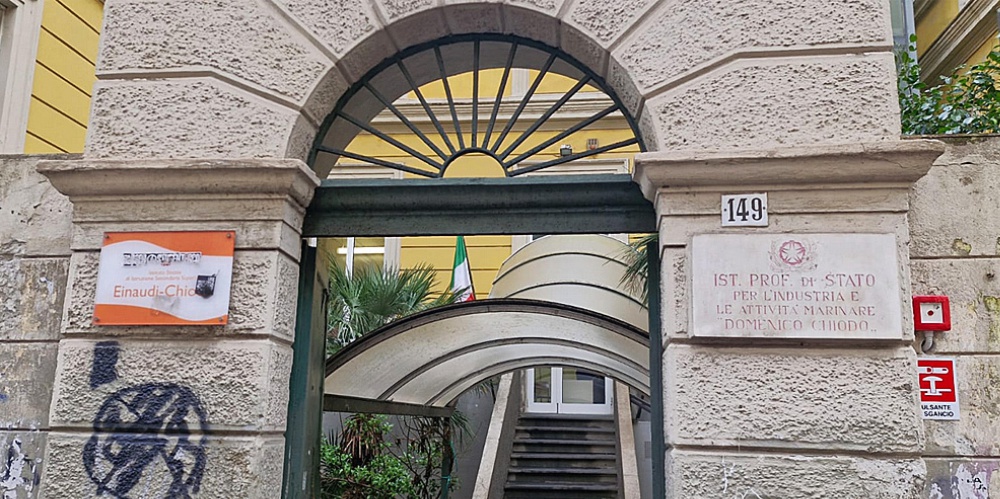 https://cloud.rtl.it/RTLFM/News/Article/1000xH/la-spezia-accoltellato-a-scuola-18enne-in-condizioni-gravissime-fermato-un-altro-studente-social-site-ia8ov.jpg